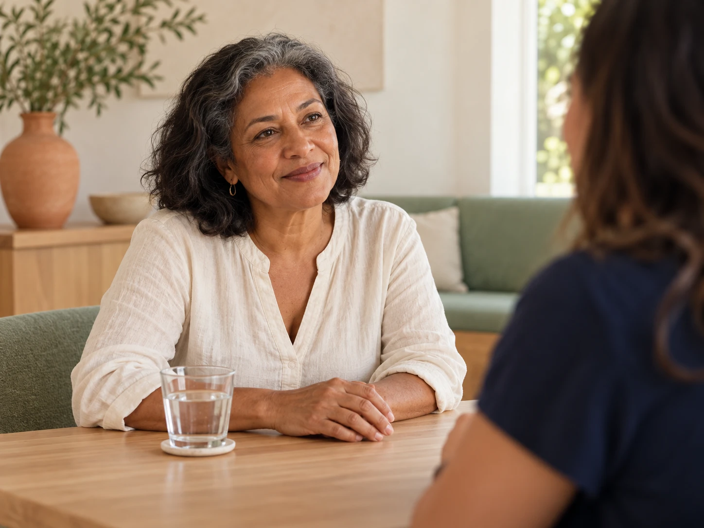 Imagem conceitual gerada por IA: uma conversa atenta e acolhedora